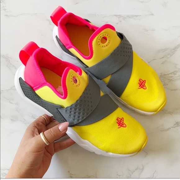 Nike Shoes - Nike hurache extreme